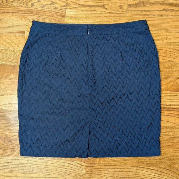 Banana Republic Women's Pencil Skirt Navy Blue Eyelet Lined 100% Cotton Size 14 - Picture 9 of 10